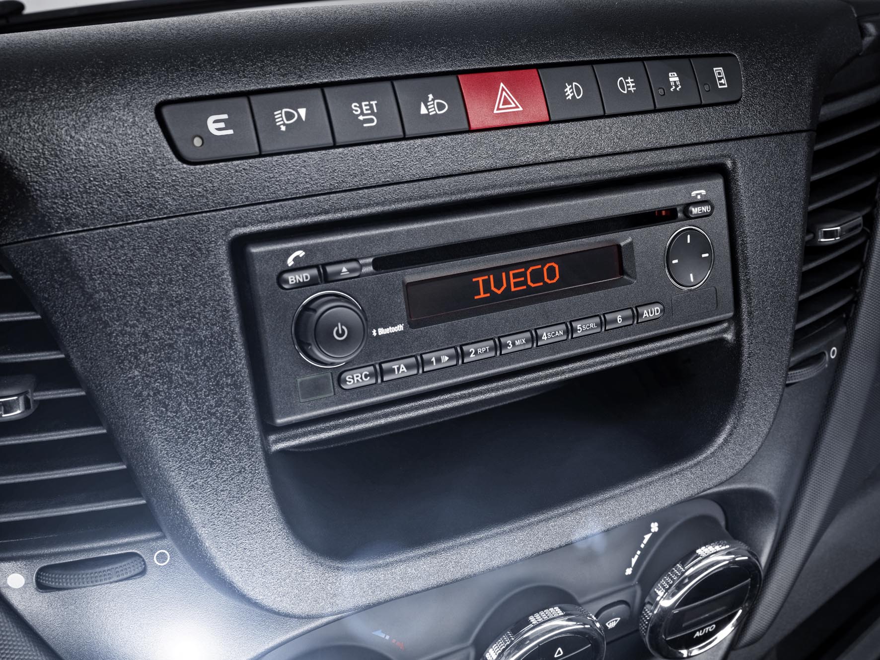 Especialista Tendero conocido conectar bluetooth radio iveco